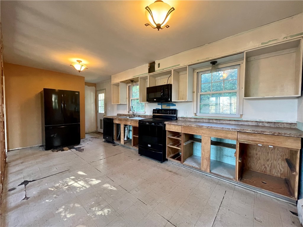 404 Highland Road Tiverton, RI 02878 - Photo 7 of 20
