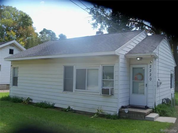$91,800 | 2220 East Bristol Road, Burton, MI 48529