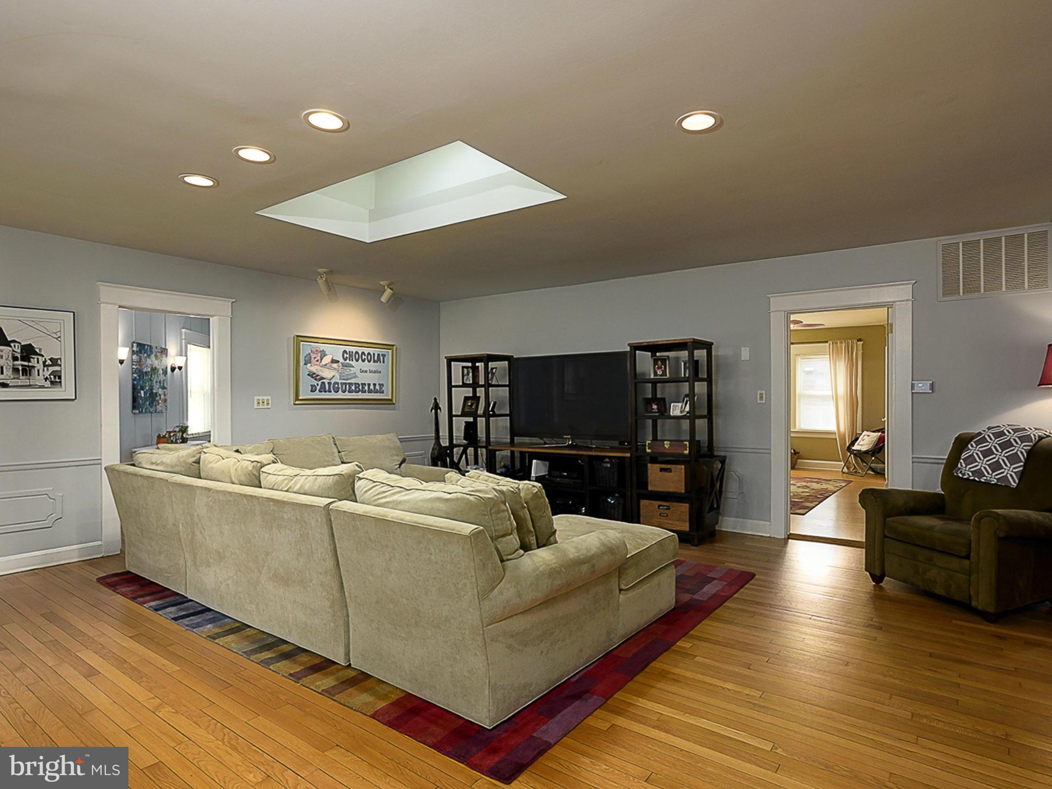 4 Ridout Road Severna Park, MD 21146 - Photo 4 of 30 Living Room