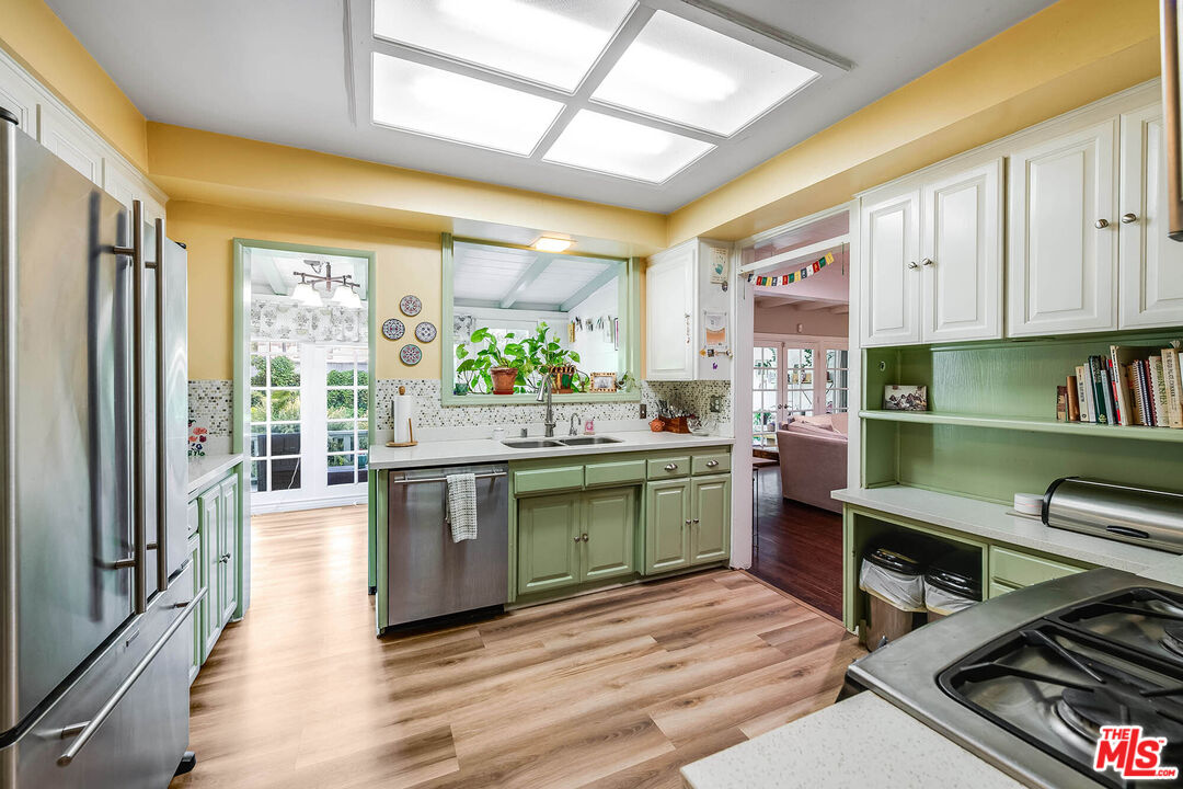 11146 Valley Spring Lane Studio City, CA 91602 - Photo 13 of 58