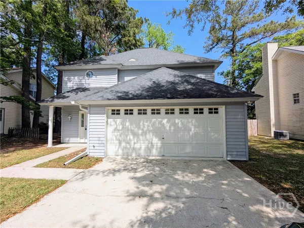 $2,300 | 104 Kings Court, Savannah, GA 31406