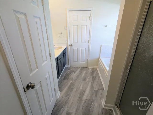 $2,400 | 104 Kings Court, Savannah, GA 31406