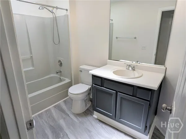 $2,300 | 104 Kings Court, Savannah, GA 31406