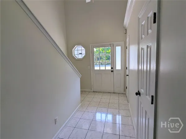 $2,300 | 104 Kings Court, Savannah, GA 31406