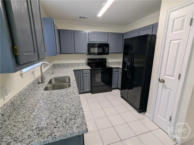 $2,400 | 104 Kings Court, Savannah, GA 31406