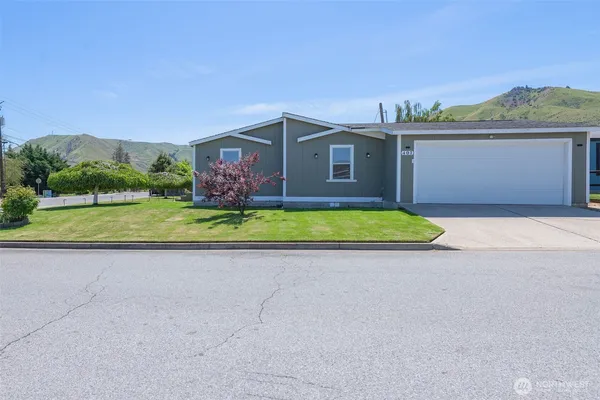$418,500 | 401 Ridgeview Loop Drive, Wenatchee, WA 98801