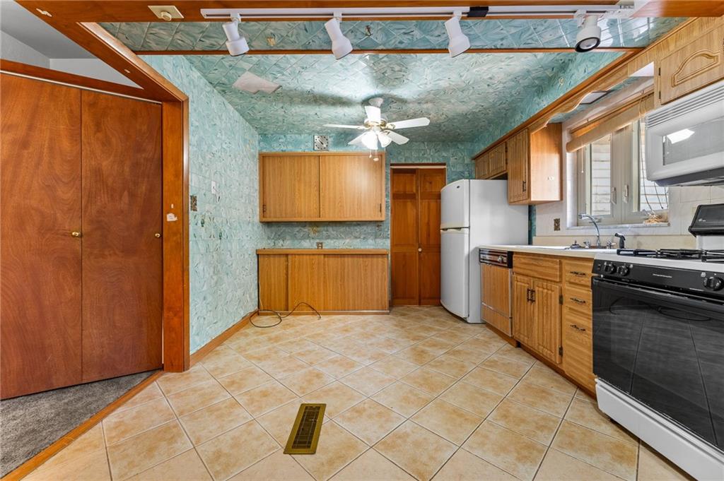 4016 Edge Road Pittsburgh, PA 15227 - Photo 14 of 50 Gallery Image 14