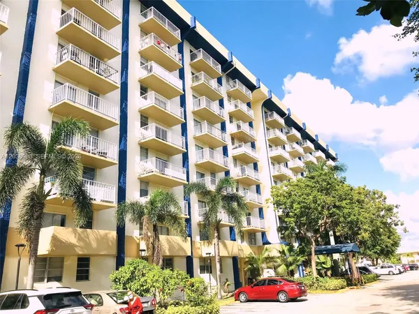 $1,800 | 801 Northwest 47th Avenue, Unit 614W, Miami, FL 33126