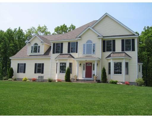 27 Mohawk Path Holliston, MA 01746 - Photo 1 of 23 Gallery Image 1