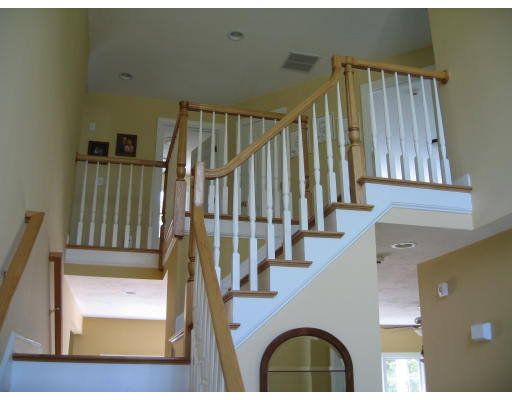 27 Mohawk Path Holliston, MA 01746 - Photo 12 of 23 Gallery Image 12