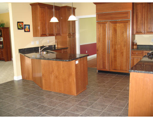 27 Mohawk Path Holliston, MA 01746 - Photo 4 of 23 Gallery Image 4