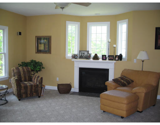 27 Mohawk Path Holliston, MA 01746 - Photo 7 of 23 Gallery Image 7