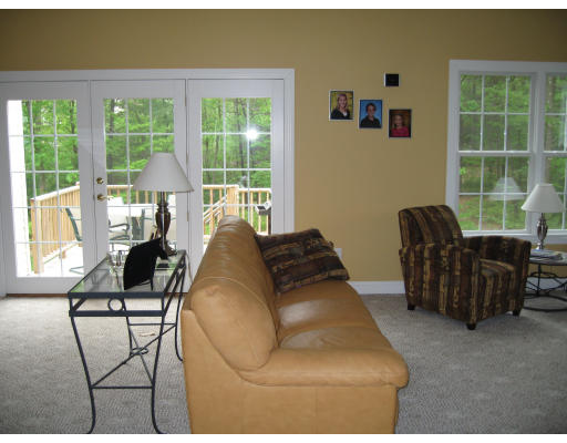 27 Mohawk Path Holliston, MA 01746 - Photo 8 of 23 Gallery Image 8