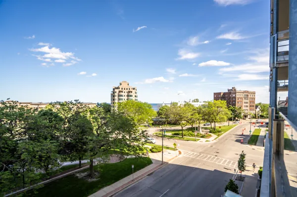 $5,450 | 1313 North Franklin Place, Unit 406, Milwaukee, WI 53202