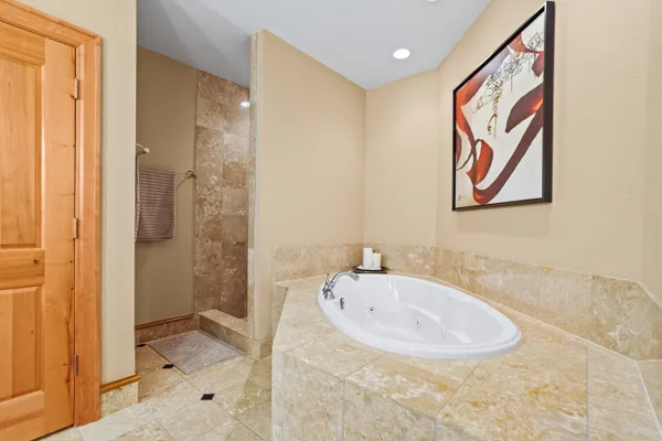 $5,450 | 1313 North Franklin Place, Unit 406, Milwaukee, WI 53202