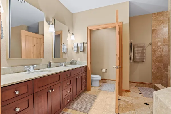 $5,450 | 1313 North Franklin Place, Unit 406, Milwaukee, WI 53202