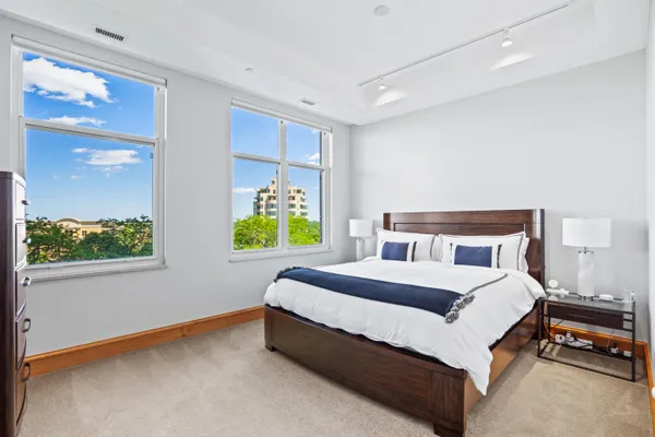 $5,450 | 1313 North Franklin Place, Unit 406, Milwaukee, WI 53202