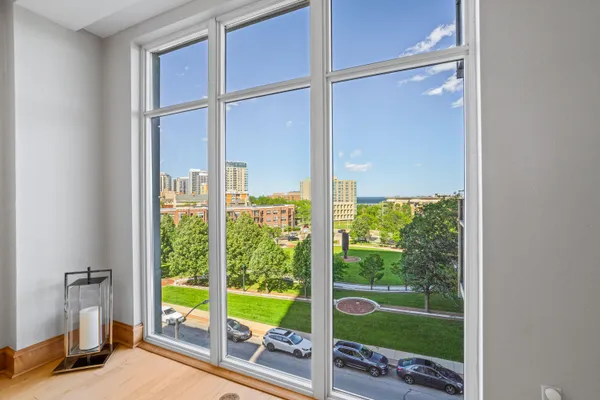 $5,450 | 1313 North Franklin Place, Unit 406, Milwaukee, WI 53202