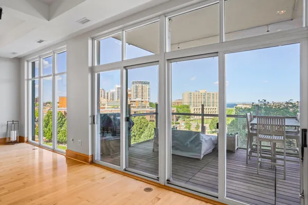 $5,450 | 1313 North Franklin Place, Unit 406, Milwaukee, WI 53202