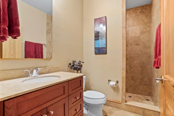 $5,450 | 1313 North Franklin Place, Unit 406, Milwaukee, WI 53202