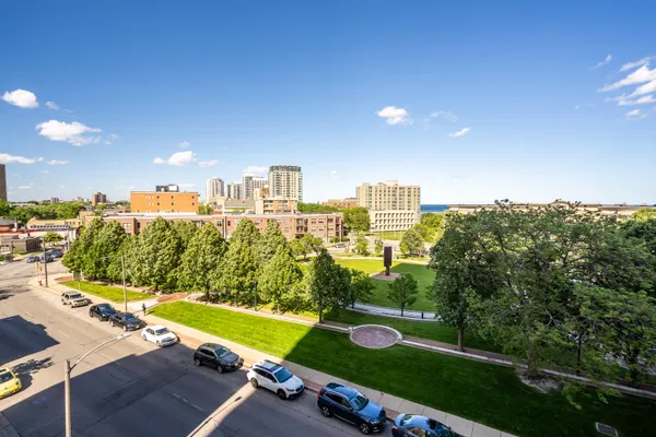 $5,450 | 1313 North Franklin Place, Unit 406, Milwaukee, WI 53202