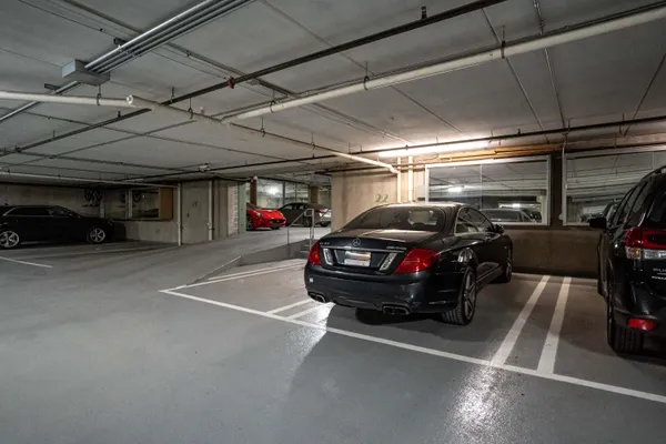 $5,450 | 1313 North Franklin Place, Unit 406, Milwaukee, WI 53202