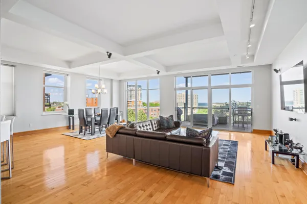 $5,450 | 1313 North Franklin Place, Unit 406, Milwaukee, WI 53202