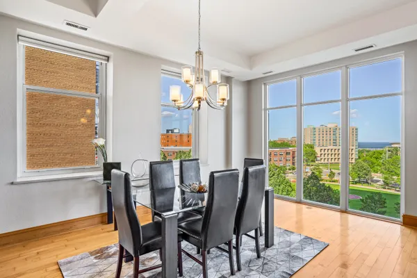 $5,450 | 1313 North Franklin Place, Unit 406, Milwaukee, WI 53202