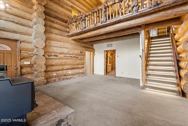 a view of an entrance of the house