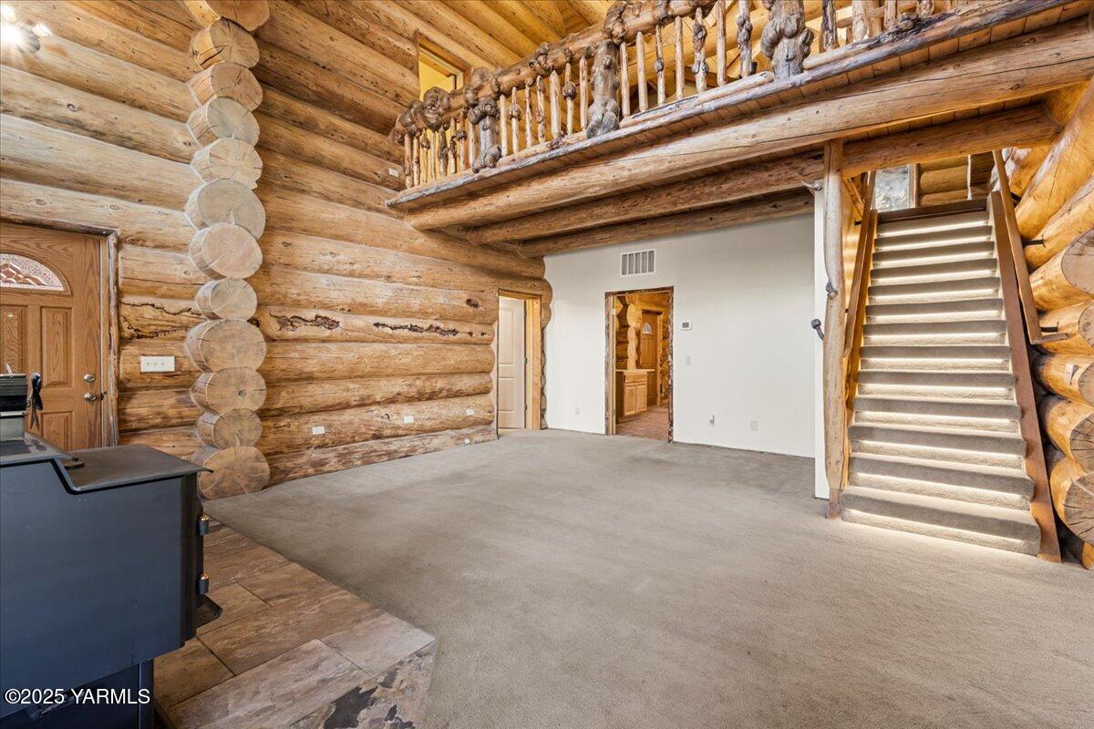 4492 Nile Road Naches, WA 98937 - Photo 19 of 38 a view of an entrance of the house