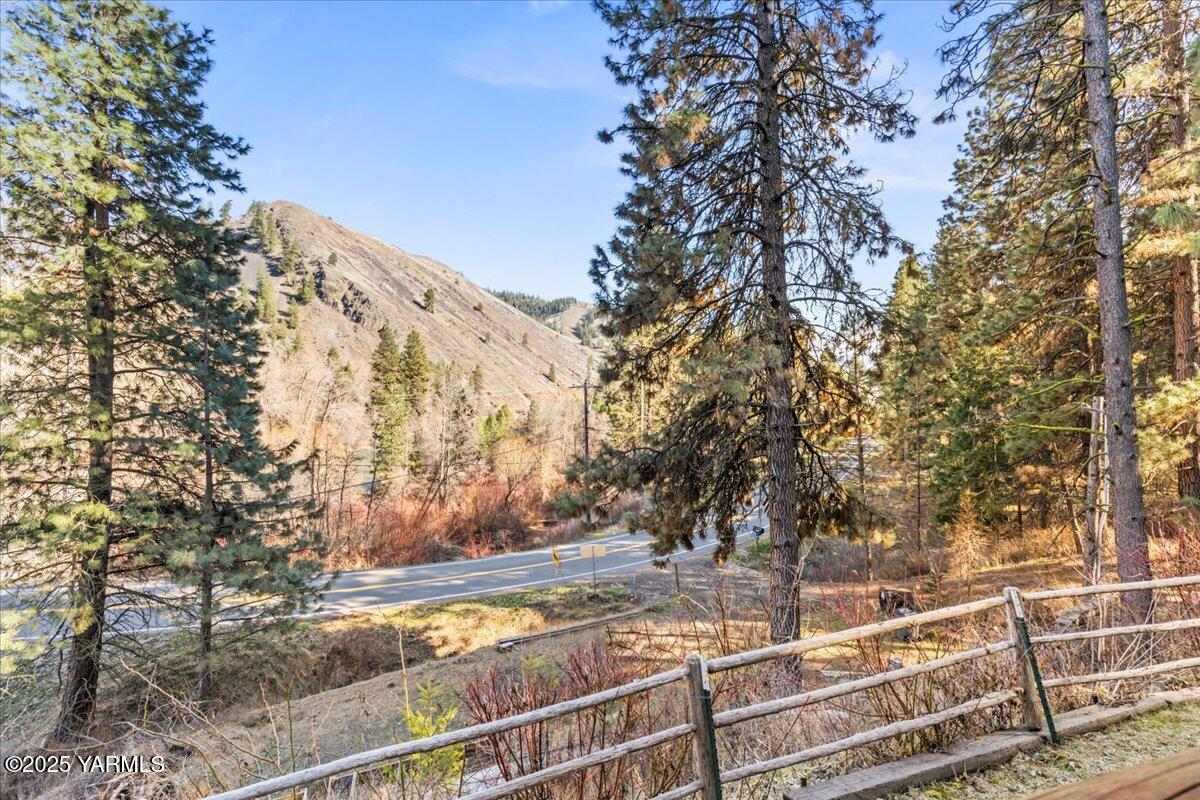4492 Nile Road Naches, WA 98937 - Photo 34 of 38 a view of a yard with iron fence