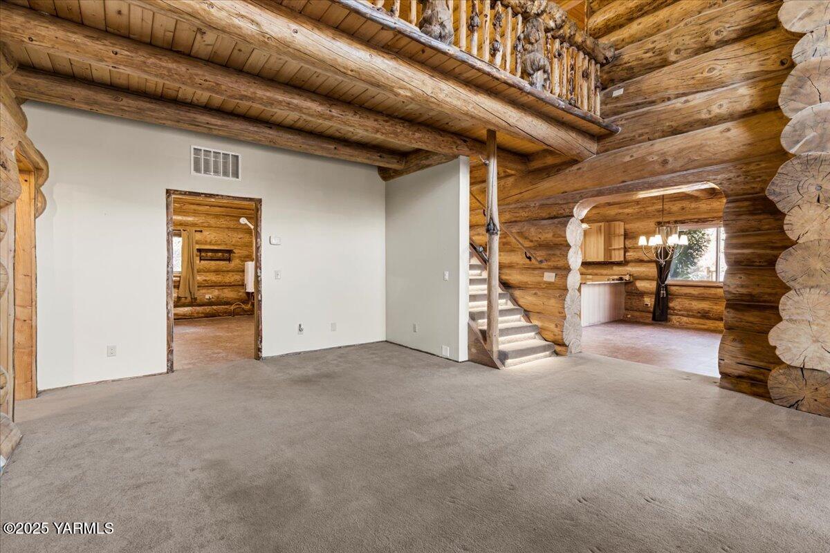 4492 Nile Road Naches, WA 98937 - Photo 6 of 38 a view of a livingroom with closet