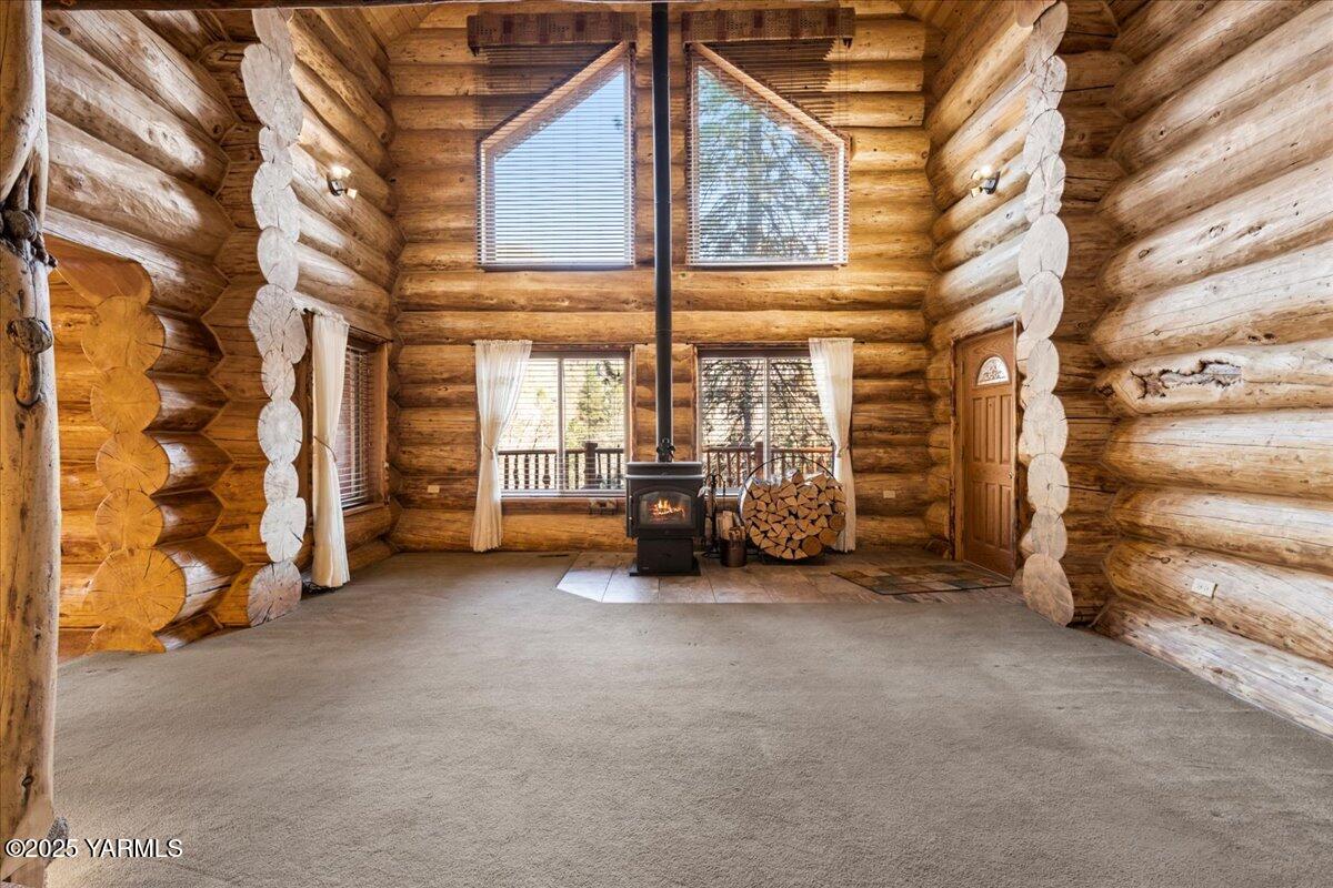 4492 Nile Road Naches, WA 98937 - Photo 7 of 38 a view of a big room with windows and utility room