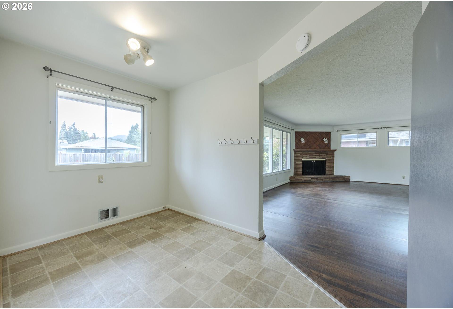 75 Hayden Bridge Way Springfield, OR 97477 - Photo 16 of 36 Kitchen/Nook