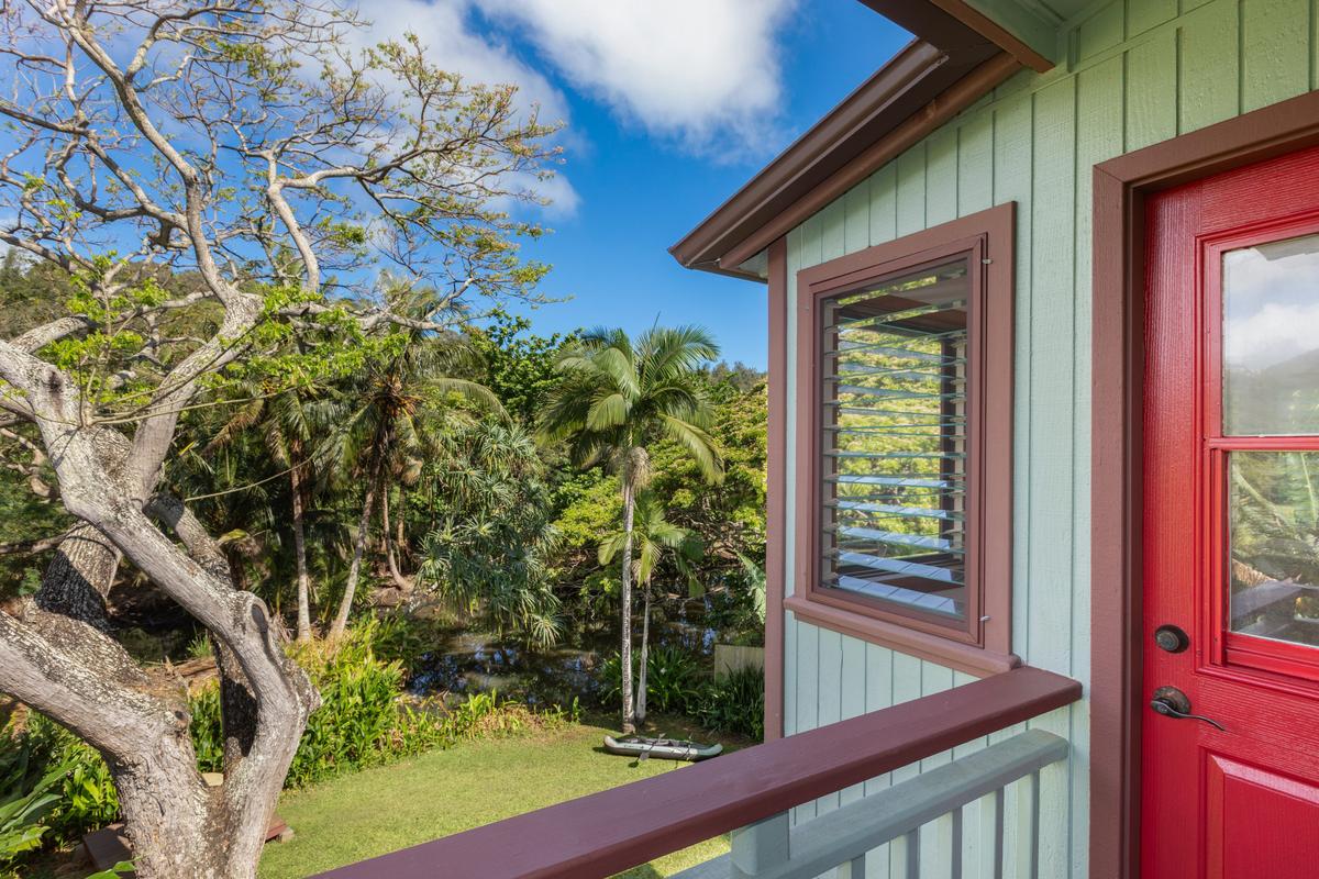 24 Off Moloaa Road Kilauea, HI 96754 - Photo 21 of 25 a view of a balcony with plants