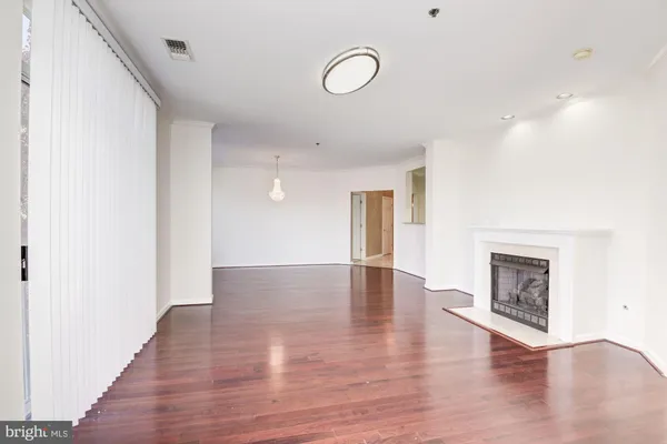 $3,000 | 1860 Stratford Park Place, Unit 204, Reston, VA 20190