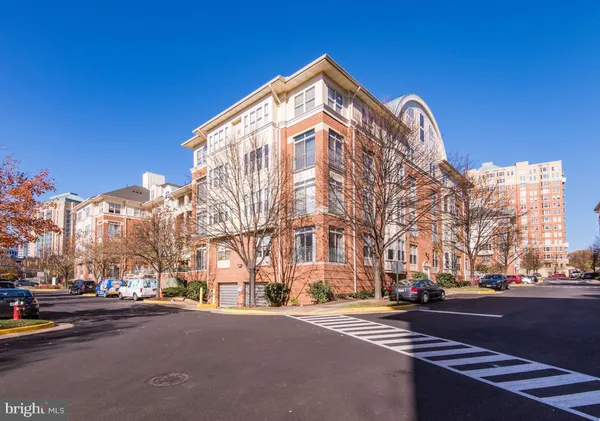 $3,000 | 1860 Stratford Park Place, Unit 204, Reston, VA 20190