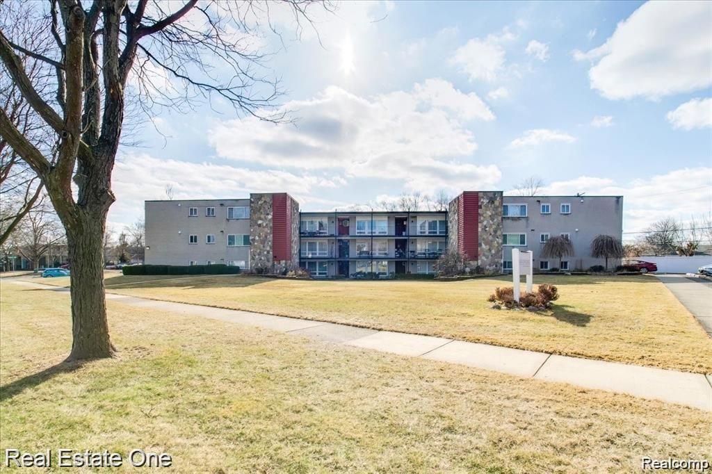 4345 Crooks Road, Unit 27 Royal Oak, MI 48073 - Photo 1 of 30 Crooks 1.jpg
