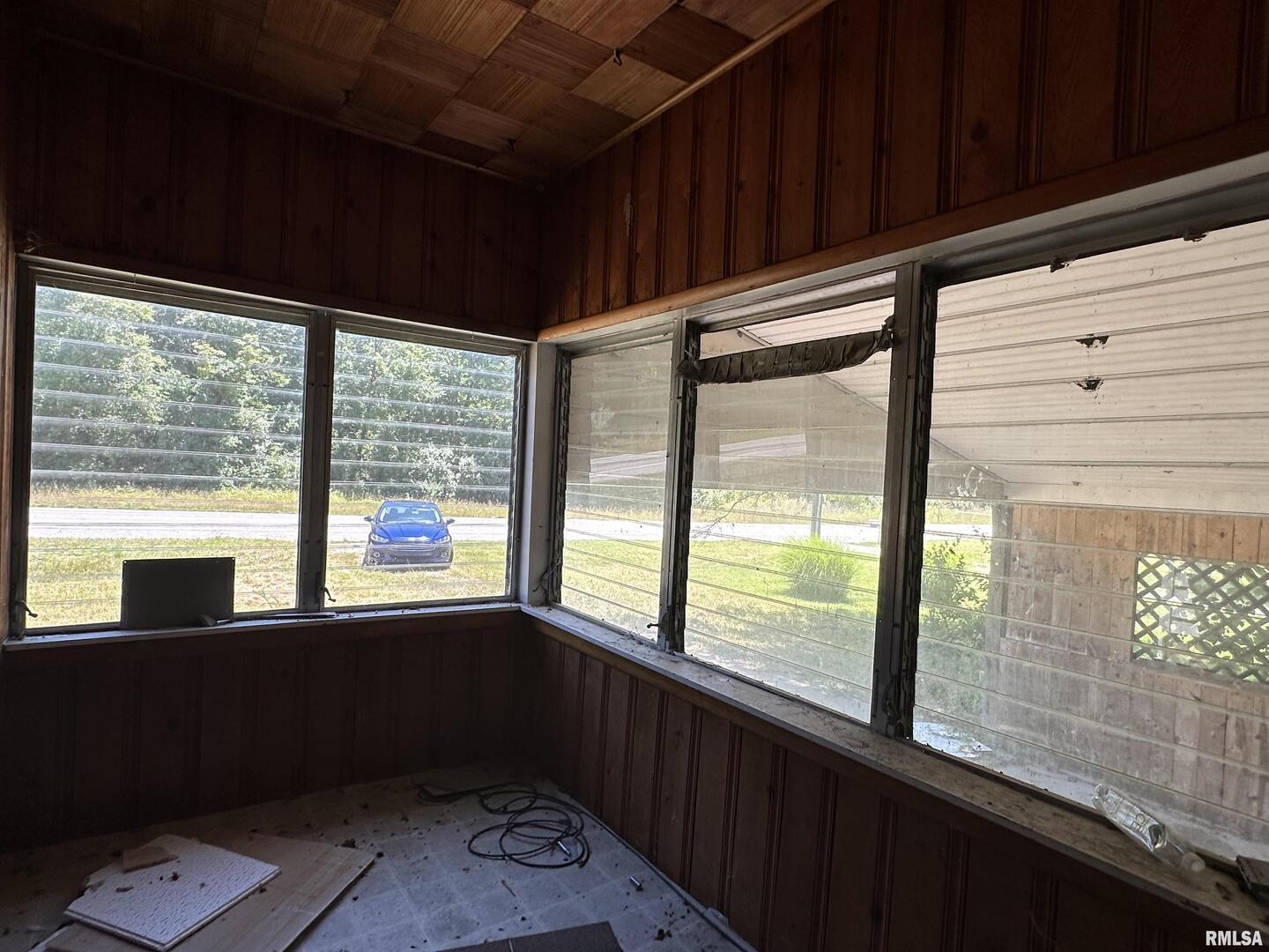 5672 Old Rte 13 Carterville, IL 62918 - Photo 18 of 29 a view of an empty room with a window