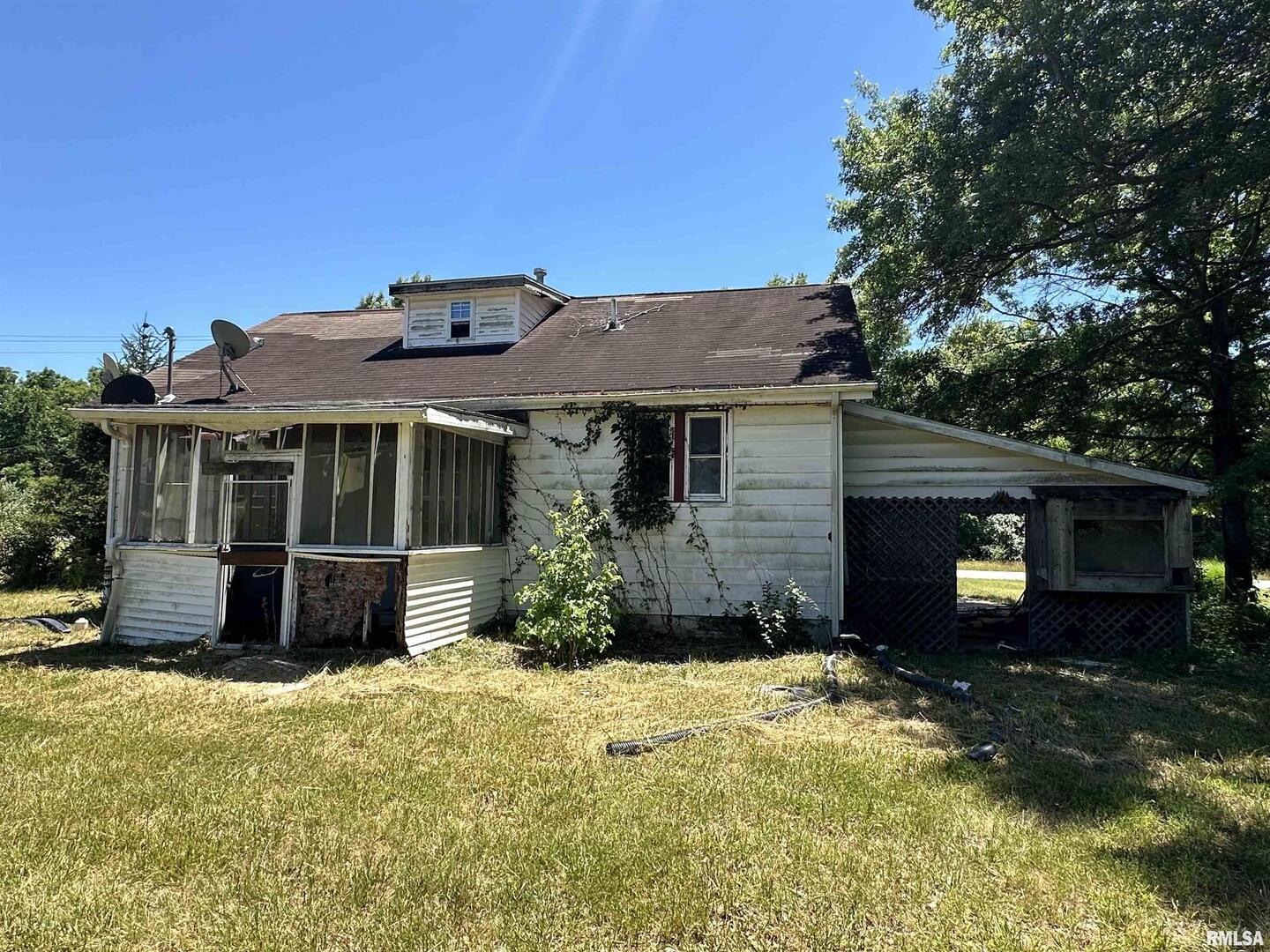 5672 Old Rte 13 Carterville, IL 62918 - Photo 4 of 29 a front view of a house with a yard
