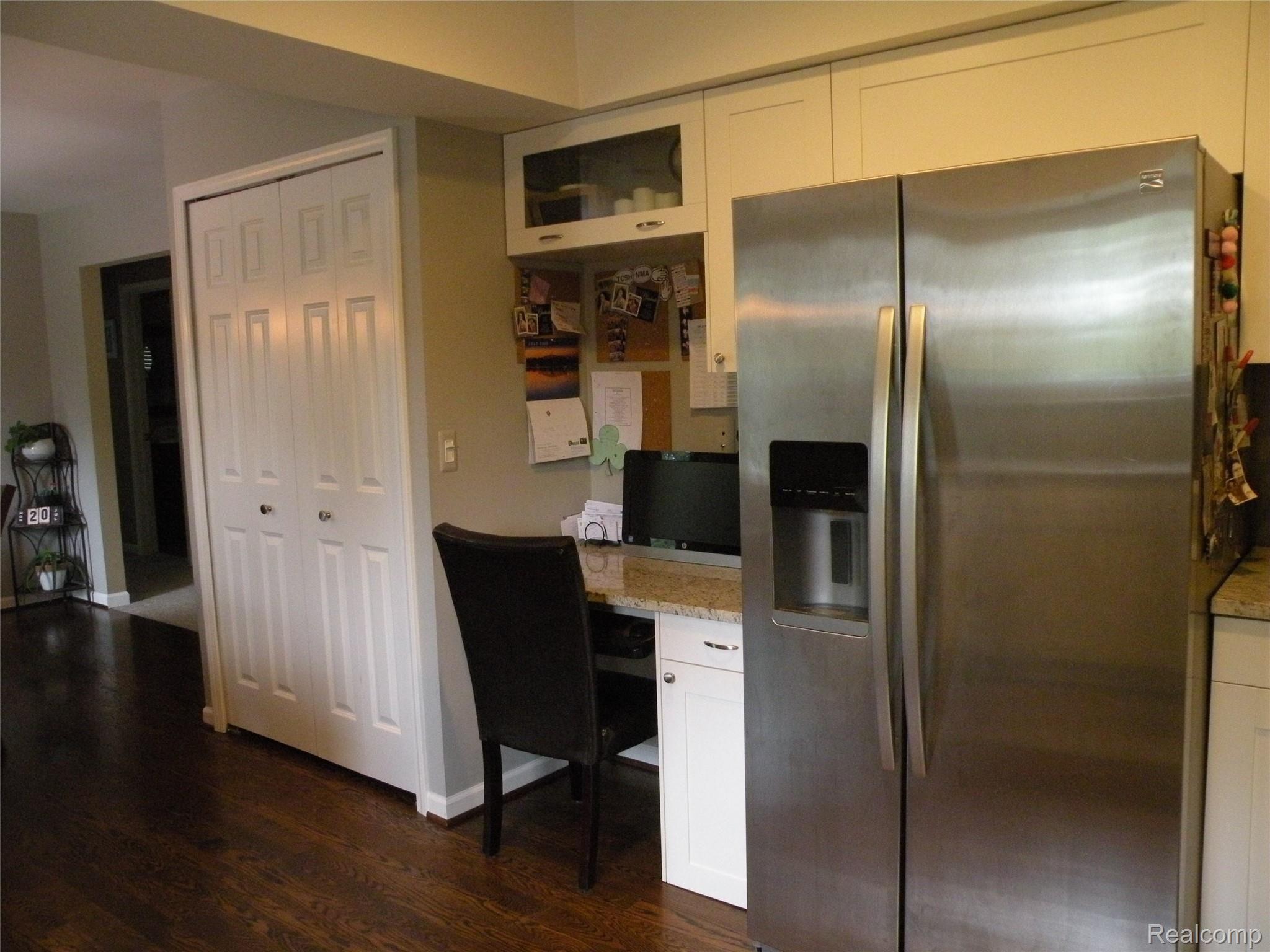 6042 Atlas Road Grand Blanc, MI 48439 - Photo 6 of 43 DSCN9027.JPG