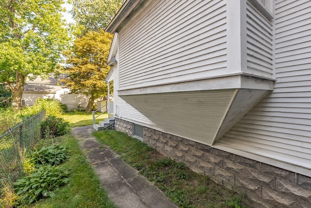 73 Sunapee Street Springfield, MA 01108 - Photo 34 of 40