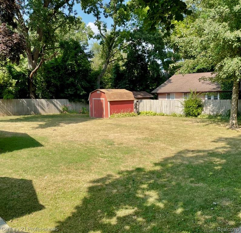 2903 Lake Angelus Road Waterford, MI 48329 - Photo 14 of 17 Gallery Image 14