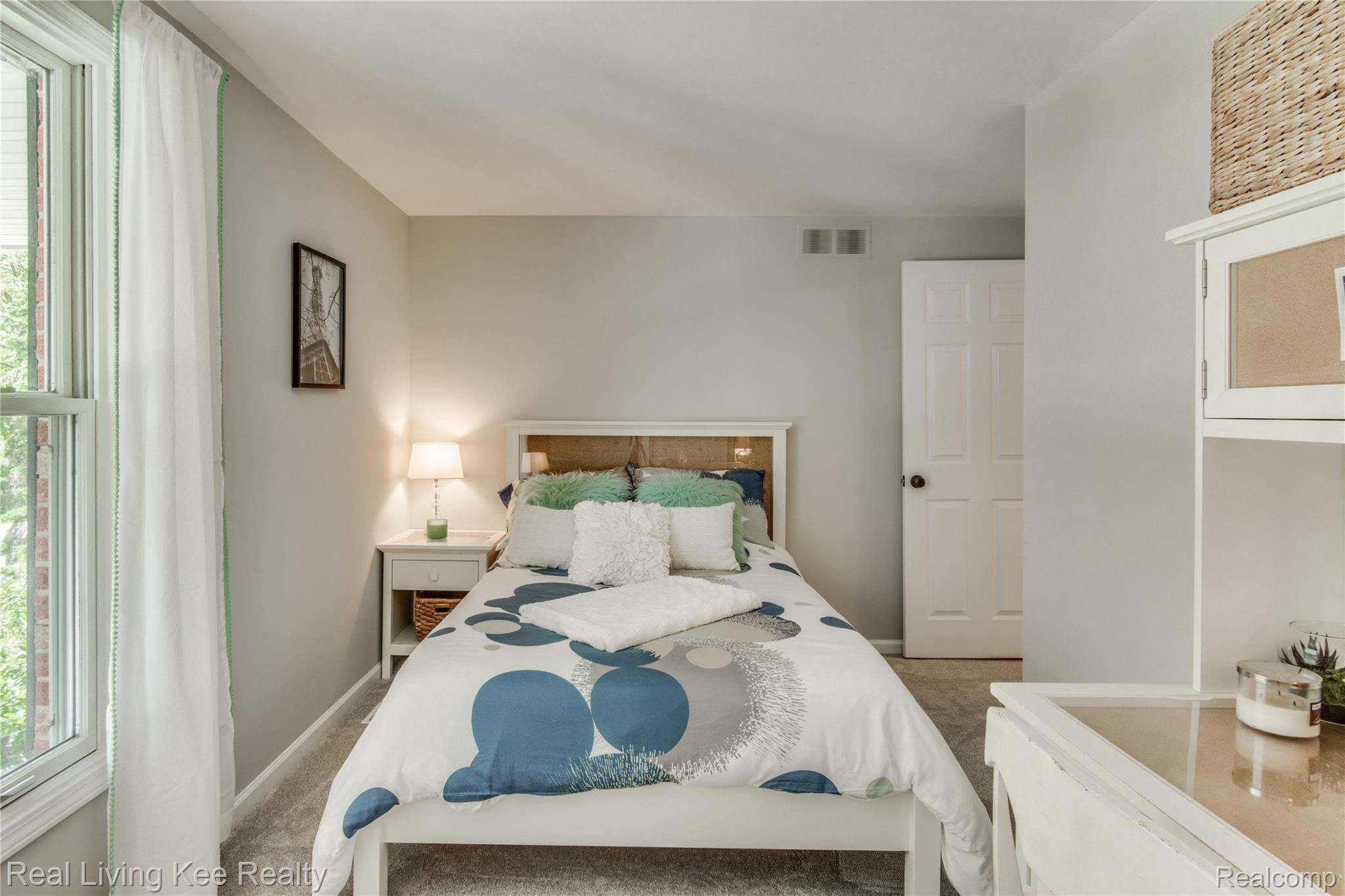 1635 North Kilburn Road Rochester, MI 48306 - Photo 36 of 62 Interiors (31 of 47).jpg