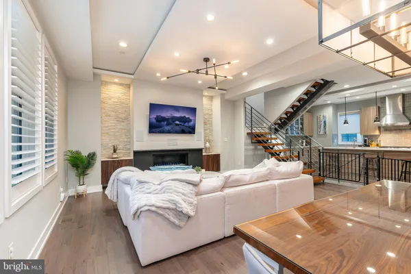 $6,950 | 608 North 3rd Street, Philadelphia, PA 19123