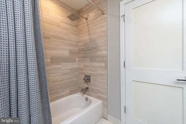 $6,950 | 608 North 3rd Street, Philadelphia, PA 19123