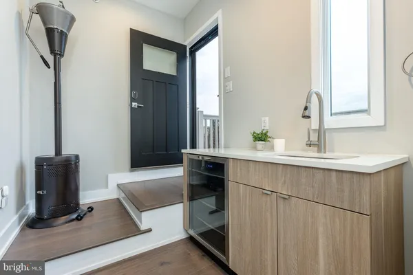 $6,950 | 608 North 3rd Street, Philadelphia, PA 19123