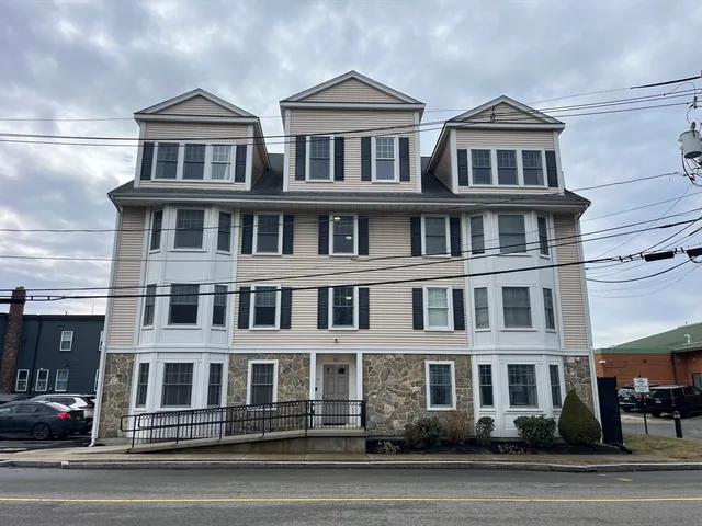 $2,800 | 12 Rose Street, Unit C, Stoughton, MA 02072