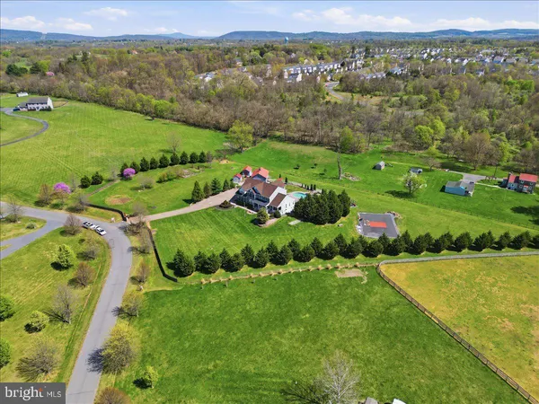 $1,349,000 | 11950 Stonehouse View Court, Lovettsville, VA 20180