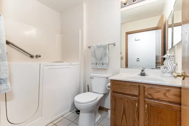 $239,900 | 1804 Willow Cir Drive, Unit 1804, Crest Hill, IL 60403